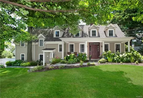 23 Crescent Rd, Out Of Area Town, CT 06878 photo 1