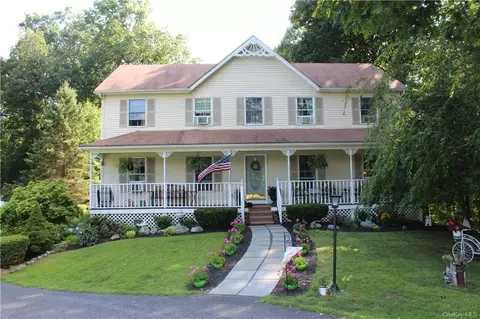 9 Danielle Dr, Newburgh, NY 12589 photo 1