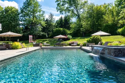 7 Fox Run, Harrison, NY 10577