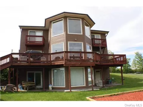 716 Wallkill Ave, Crawford, NY 12566 photo 1