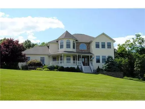 106 Denniston Dr, New Windsor, NY 12553 photo 1