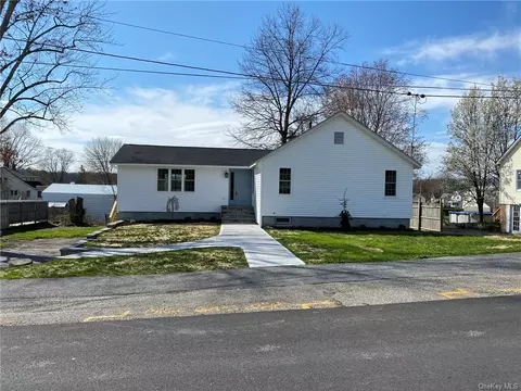 221 3rd St, Shawangunk, NY 12589 photo 1
