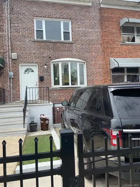 1114 E 213th St, Bronx, NY 10469 photo 1