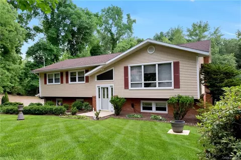 129 Maple Rd, Fishkill, NY 12524 photo 1