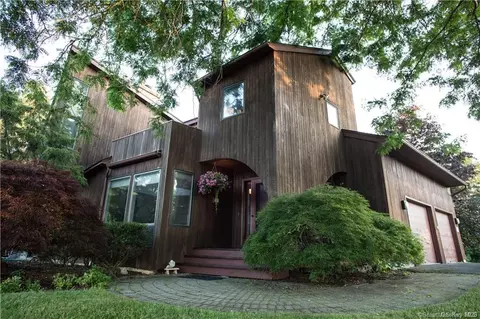 8 Galloping Hl, Brookfield, CT 06804 photo 1