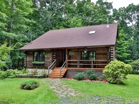 2025 Guymard Tpke, Godeffroy, NY 12729