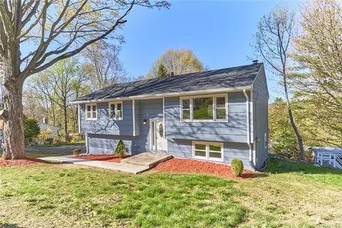 8 Hoffman Dr, Monroe, NY 10950 photo 1