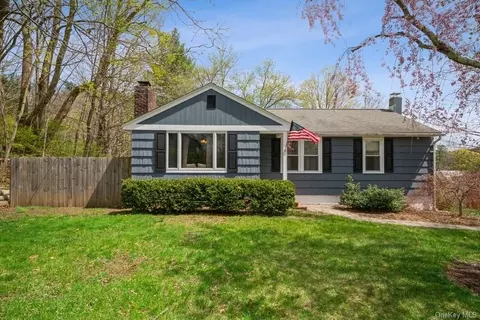 4 Cherry St, Newtown, NY 06472 photo 1