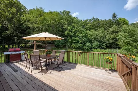 11 Hust Rd, Callicoon, NY 12766