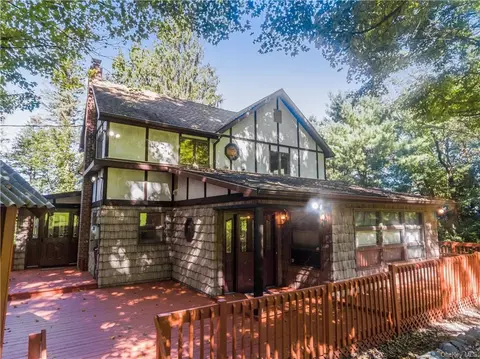 188 Bellvale Lakes Rd, Warwick, NY 10990