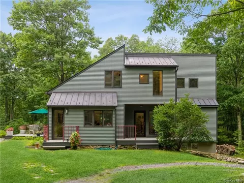 692 E Mountain Rd S, Philipstown, NY 10516 photo 1