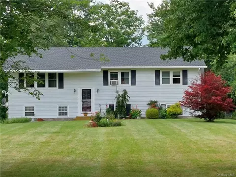 321 Forest Rd, Wallkill, NY 12589 photo 1