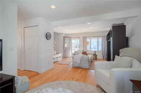 39 Longview Dr, Brookfield, CT 06804 photo 1