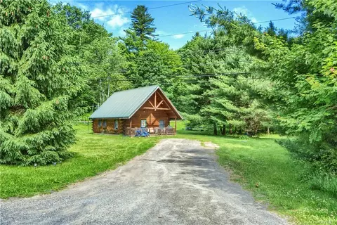 777 County Highway 17, Hancock, NY 13783