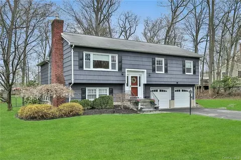 22 Maple Ln, Orangetown, NY 10913
