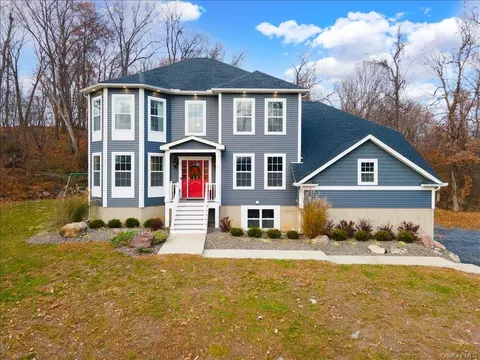 4 Green Valley Ct, New Windsor, NY 12553 photo 1