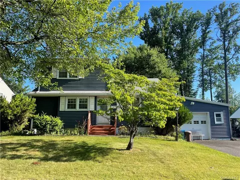 20 Barnes Dr, Haverstraw, NY 10923