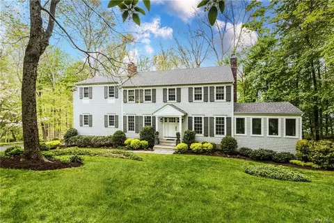 9 Peck Pl, New Castle, NY 10514