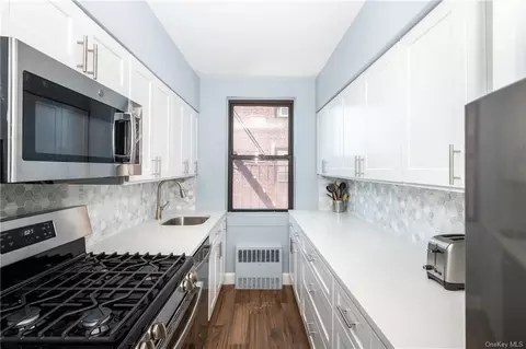 142 Garth Rd #4H, Scarsdale, NY 10583