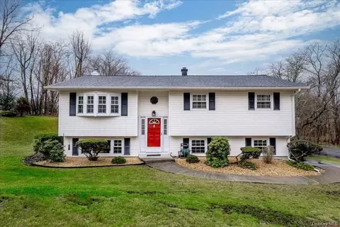 10 Windmill Rd, Poughkeepsie, NY 12601 photo 1