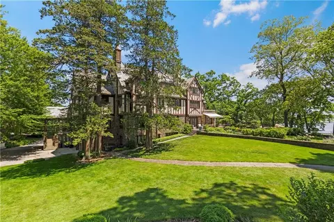 Exterior - 6 Shore Rd, Rye, NY 10580 photo 9 of 10