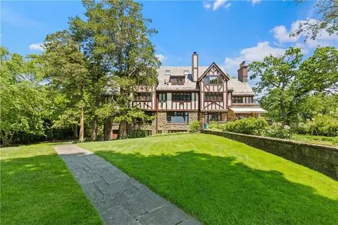 Exterior - 6 Shore Rd, Rye, NY 10580 photo 3 of 10