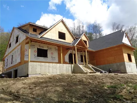 804 E Branch Rd, Patterson, NY 12563