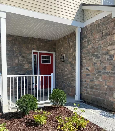 180 Hudson View Ter, Hyde Park, NY 12538