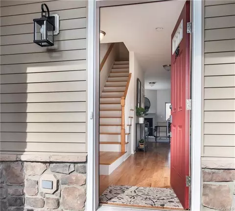 186 Hudson View Ter, Hyde Park, NY 12538