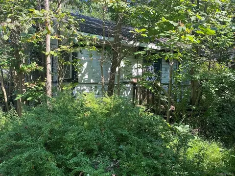 11 Sunset Trl, Monroe, NY 10950