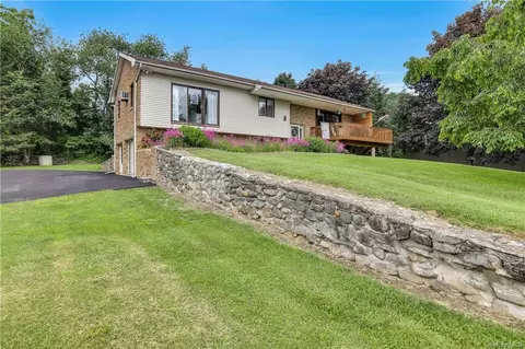 101 Ridge Rd, Marlboro, NY 12542