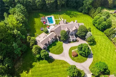 5 Oak Valley Ln, Harrison, NY 10577