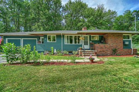 29 Hemlock Ln, Thompson, NY 12701