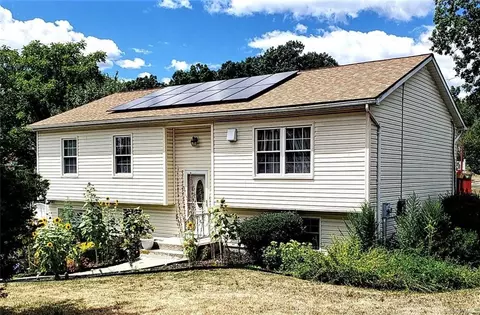 14 Ohio Dr, Newburgh, NY 12550