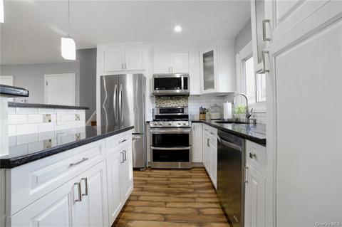 153 Wawayanda Ave, Middletown, NY 10940