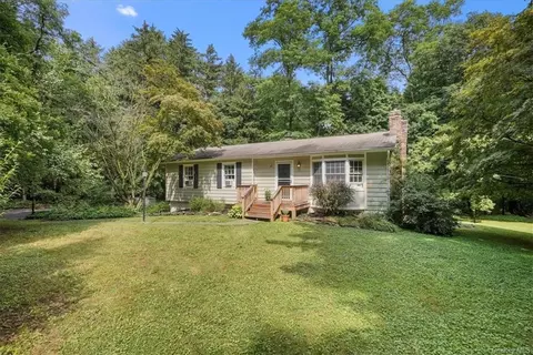 12 Benedict Ln, New Windsor, NY 12553 photo 1