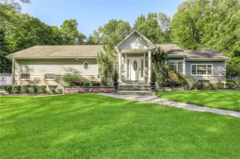 2 Victory Rd, Ramapo, NY 10901