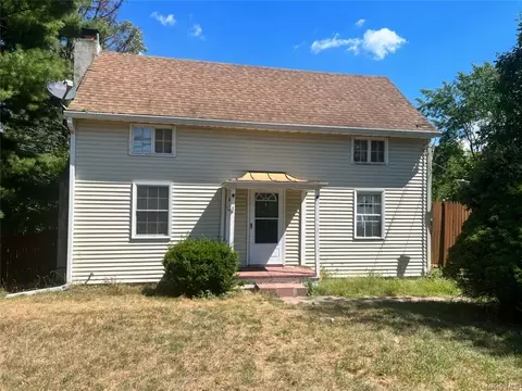 92 Maltese Dr, Wallkill, NY 10940 photo 1