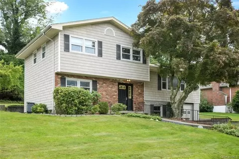 7 Woodlands Ave N, Greenburgh, NY 10607