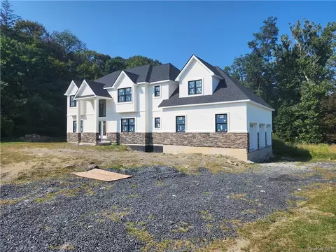 1 Pinnacle Blvd, Newburgh, NY 12550