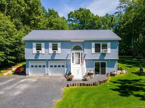 5 Christmas Tree Dr, Shawangunk, NY 12589 photo 1