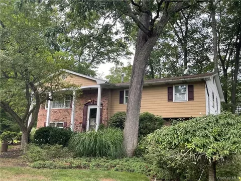 6 Punta Rd, Clarkstown, NY 10956