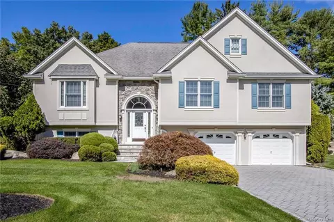 28 Thornwood Dr, Clarkstown, NY 10956
