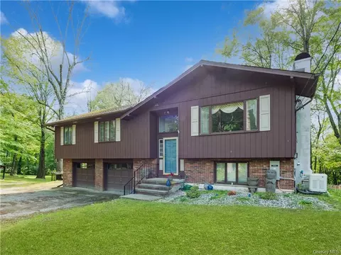 53 Masten Rd, Pleasant Valley, NY 12569