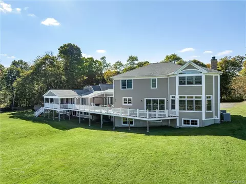 382 Old Quaker Hill Rd, Pawling, NY 12564