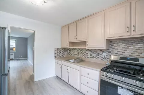 852 Palisade Ave #1E, Yonkers, NY 10703