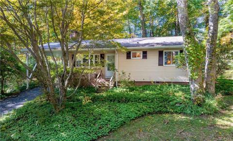 9 Hickory Ln, Pawling, NY 12564