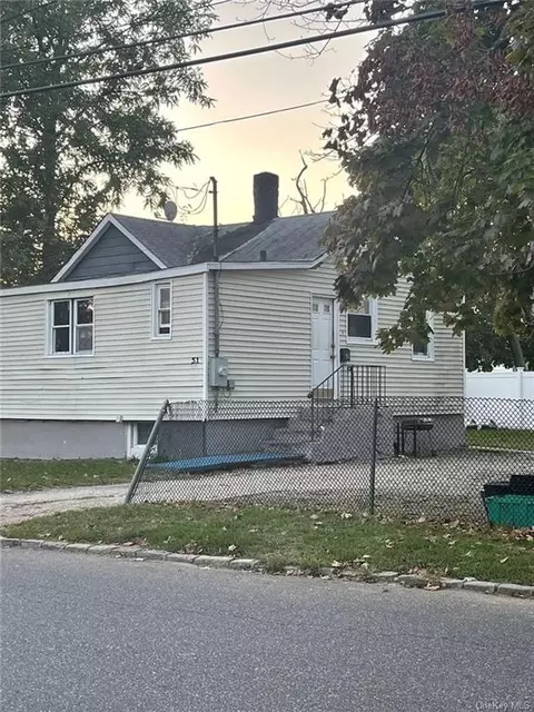 51 3 Ave, Westbury, NY 11590