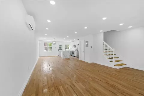 1048 E 226th St, New York, NY 10466 photo 1