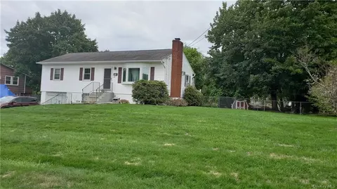 14 Victoria Dr, Newburgh, NY 12550